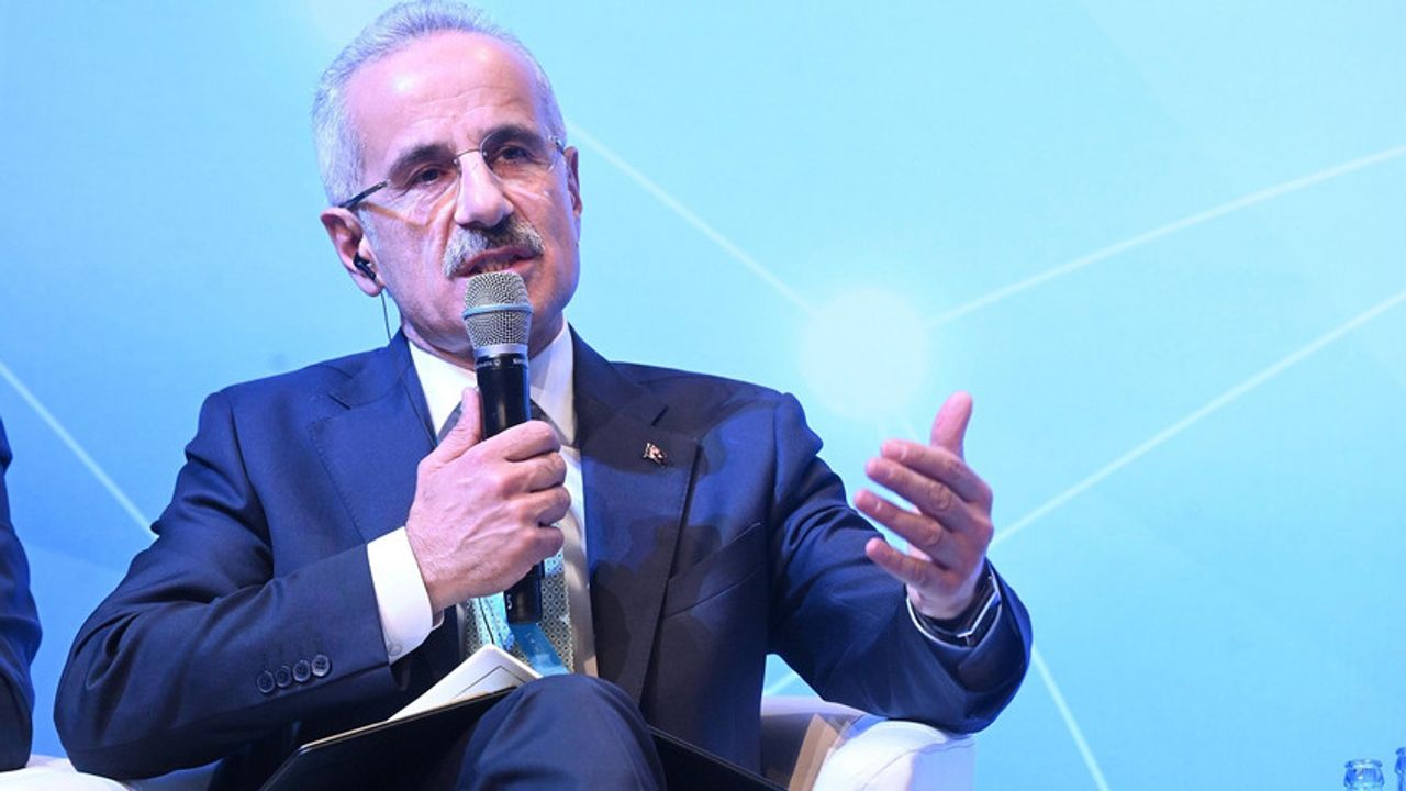 Bakan Uraloğlu, Instagram Yetkilileriyle Görüşecek