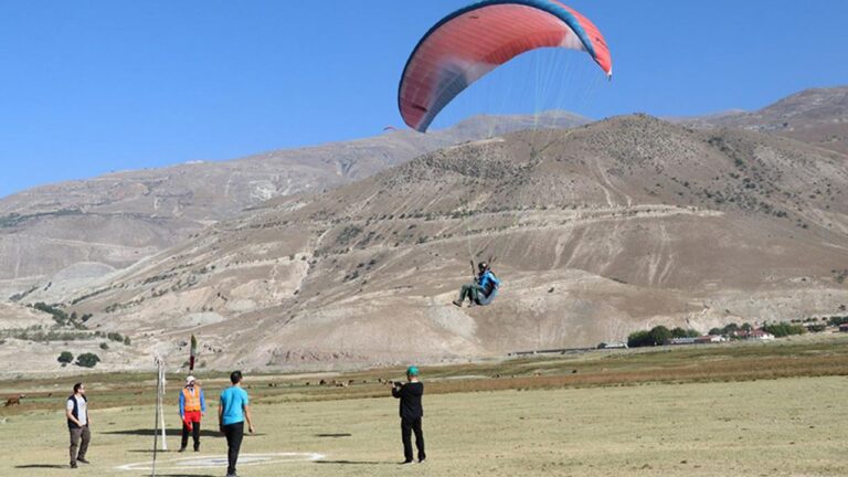 Yamaç Paraşütü Türkiye Şampiyonası Erzincan’da Başlıyor