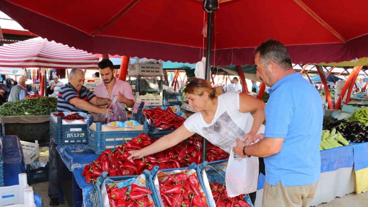 Erzincan’da Salçalık Domates ve Biberler Tezgahlarda