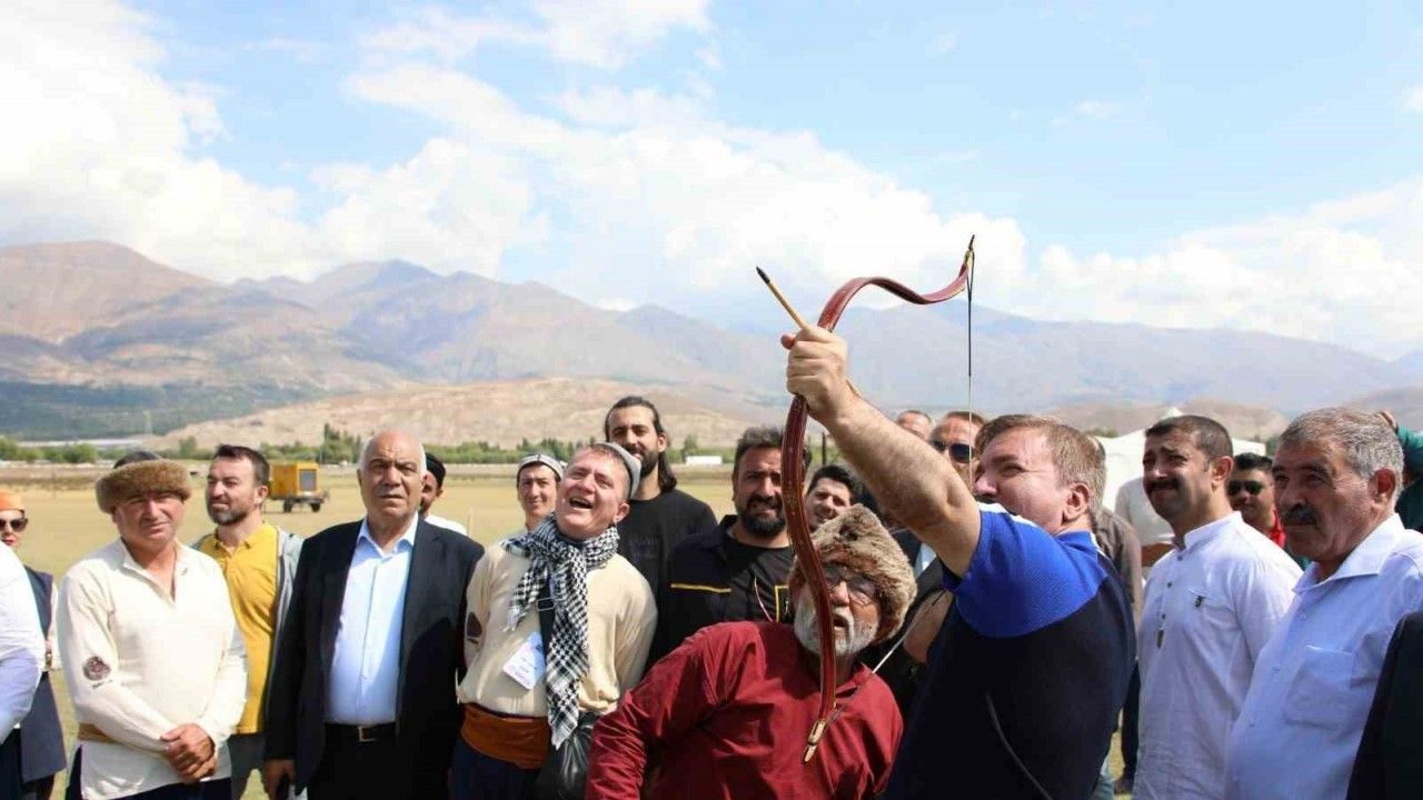 Geleneksel Türk Okçuluğu Şampiyonası Erzincan’da Düzenlendi