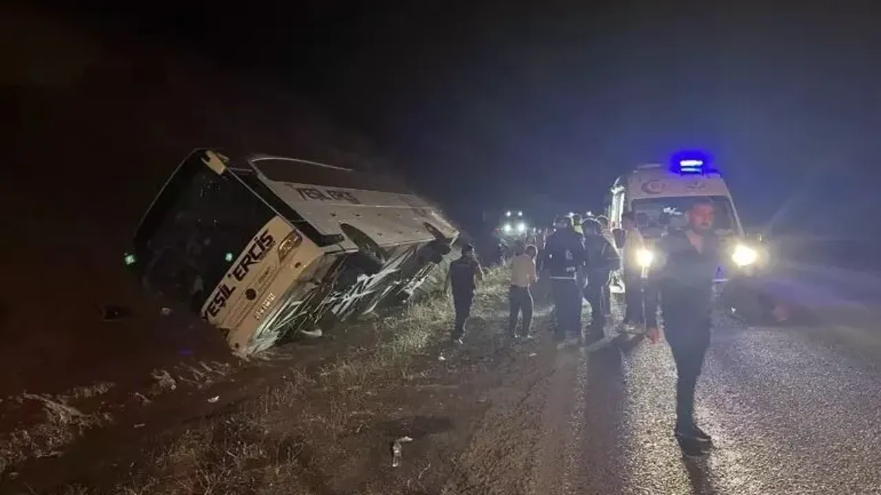 Erzincan- Sivas Karayolunda Otobüs Kazası; 24 Yaralı