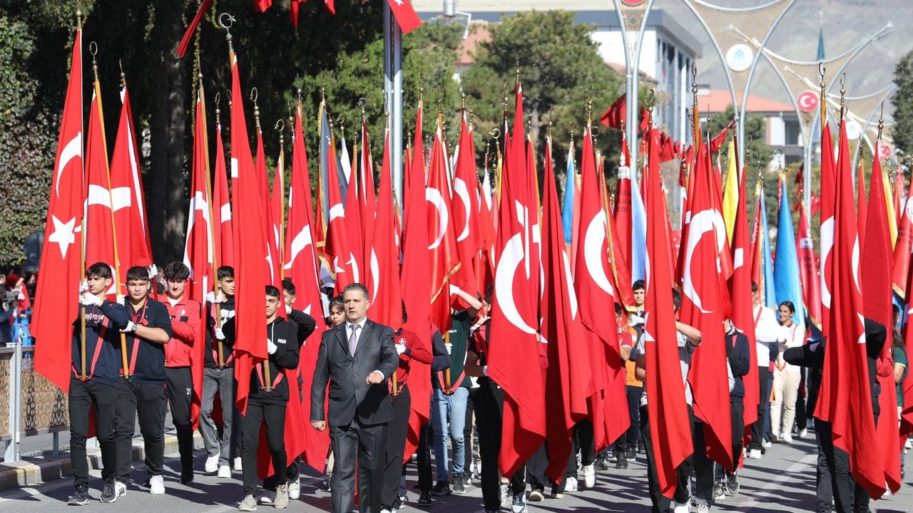 “İçimizdeki Vatan Millet Devlet Aşkı Asla Sönmeyecek”