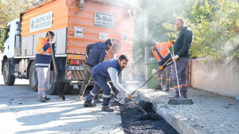 Tahrip Olan Yollarda Onarım Çalışması Yapılıyor