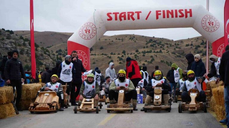 Erzincan’da Formulaz Tahta Araba Yarışları Düzenlendi