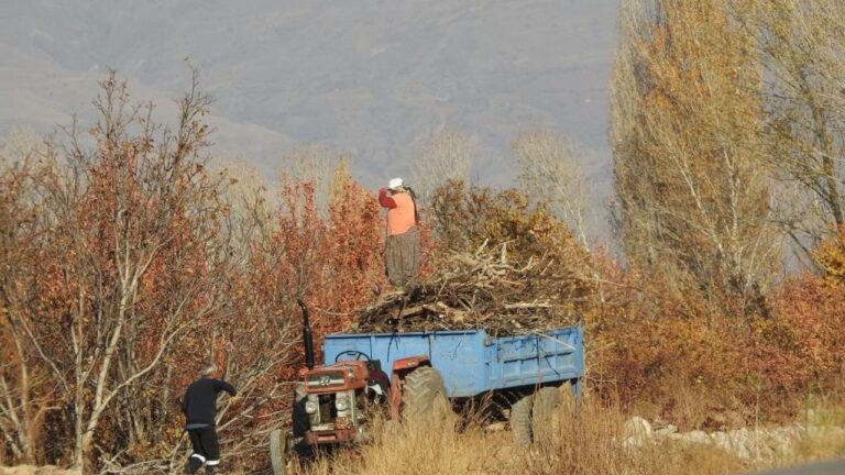 Geceleri Soğuk Havanın Hâkim Olduğu Erzincan’da Kışa Hazırlık Hız Kazandı