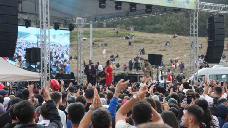 Refahiye’de 7. Dumanlı Gençlik ve Doğa Festivali Renkli Görüntülere Sahne Oldu