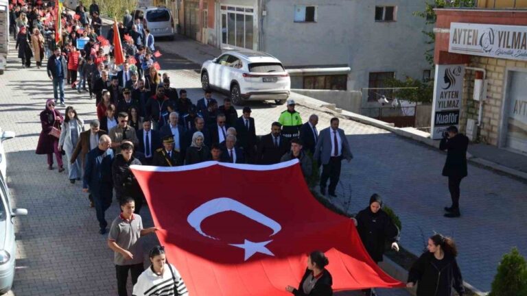 Tercan’da Cumhuriyet Yürüyüşü Yapıldı