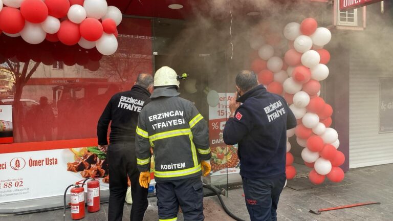 Çiğ Köftecide Yangın Paniği