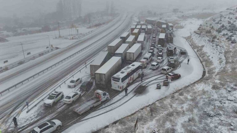 Kar Yağdı Yollar Kapandı