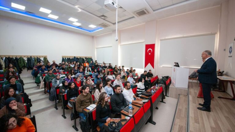 Rektör Levent, Tıp Fakültesi Öğrencileri İle Bir Araya Geldi