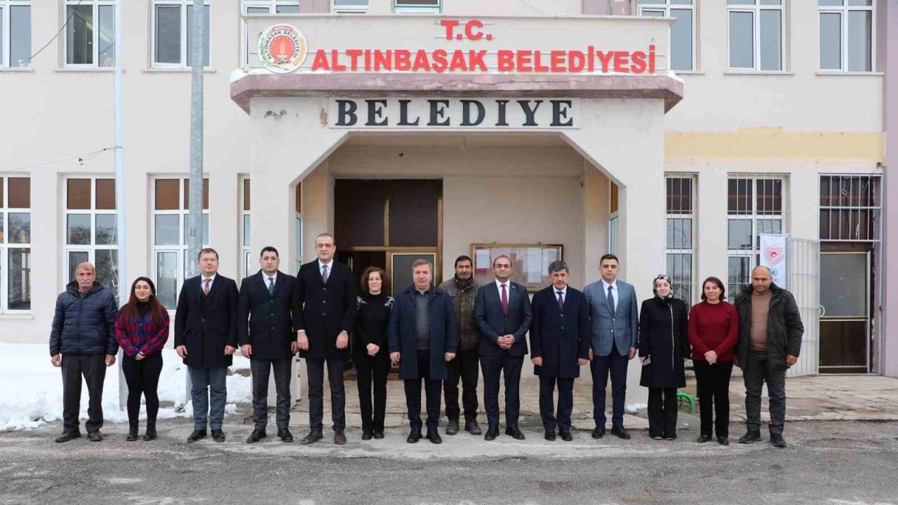 Vali Aydoğdu, Altınbaşak Belediyesini Ziyaret Etti