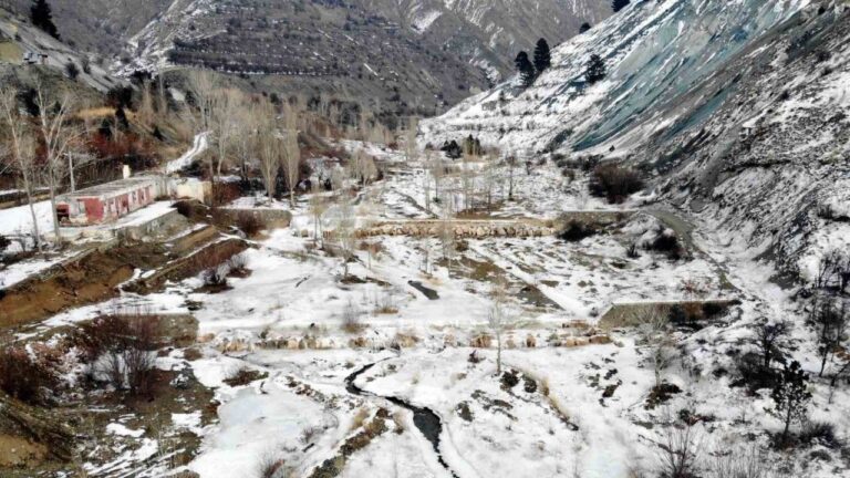 Sibirya Soğukları Erzincan’ı Donduruyor