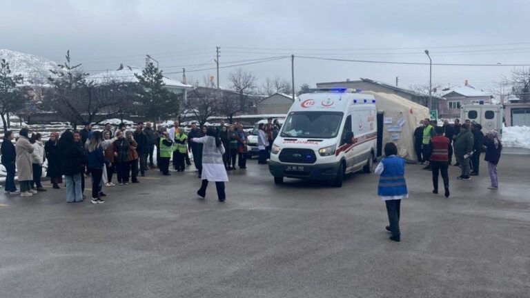 Üzümlü’de Deprem ve Yangın Saha Tatbikatı Gerçekleştirildi