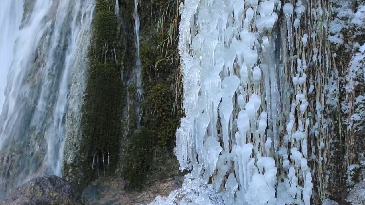 Erzincan 2025 Yılının İlk Günlerinde Buz Kesti