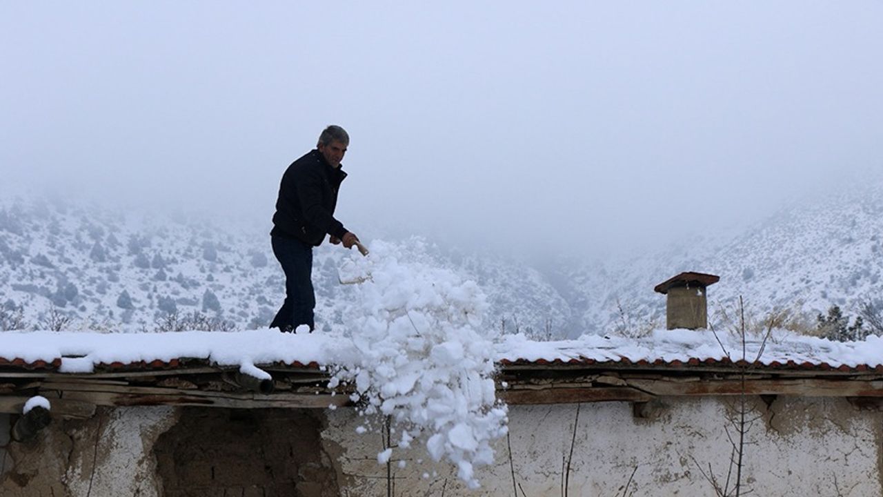 Erzincan’ın Köylerinde Kar Mesaisi Başladı