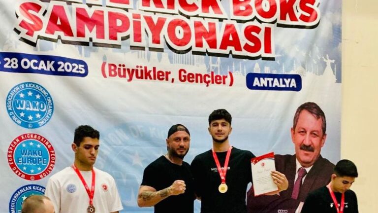 Erzincanlı Kick Boksçu Caner Demir Türkiye Şampiyonu Oldu