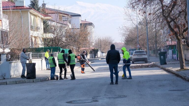 Erzincan Belediyesinden Kapsamlı Temizlik Çalışması