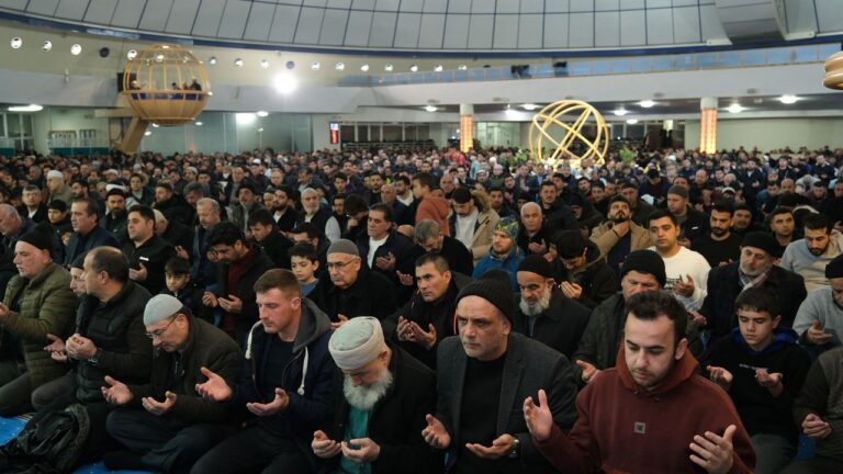 Erzincan’da Miraç Kandilinde Camiler Doldu Taştı