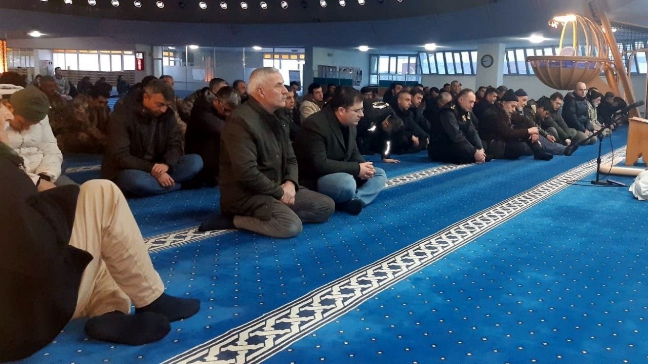 Depremde Hayatını Kaybedenler Dualarla Yad Edildi