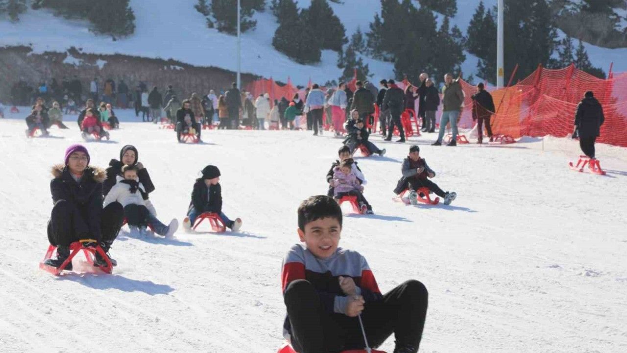 Ergan Kayak Merkezinde Hafta Sonu Yoğunluğu