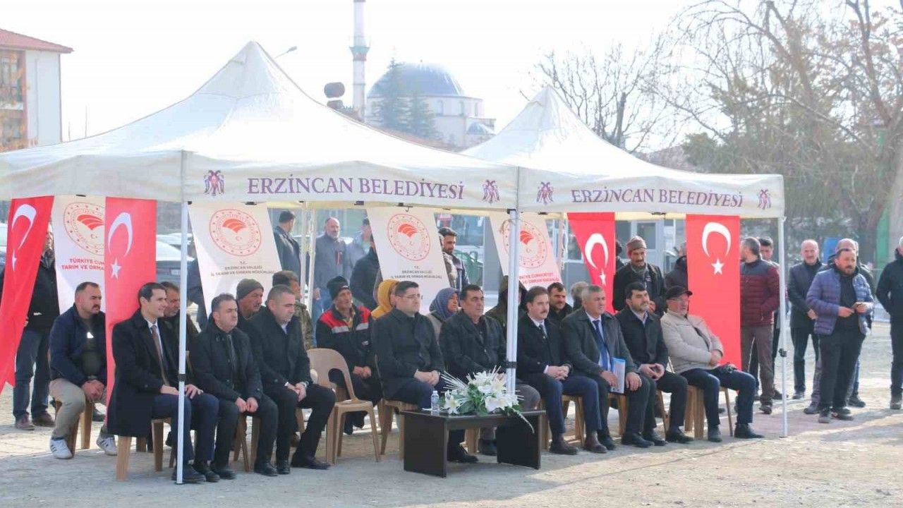 Erzincan’da 66 Yetiştiriciye Hayvan Çadırı Teslim Edildi