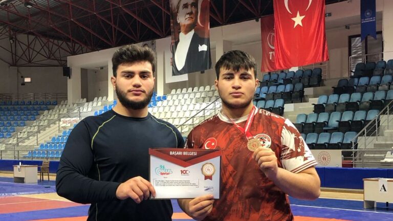 Miraç Akın Akarsu Grekoromen Stilde Türkiye 3. Sü Oldu