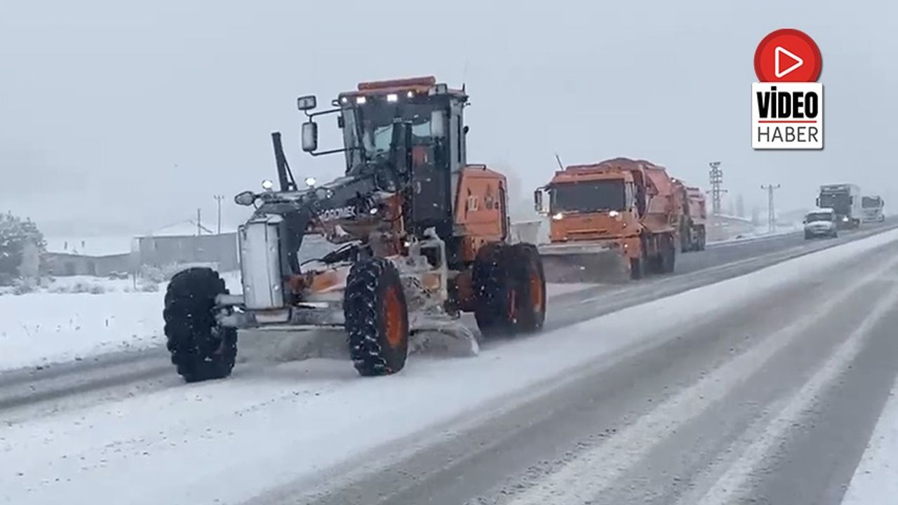 Karayolları Ekipleri 24 Saat Çalışıyor