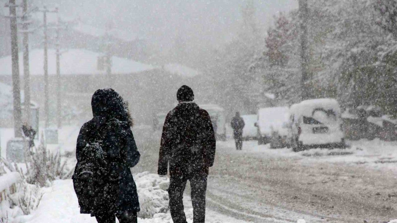 Otlukbeli ve Çayırlı buz tuttu