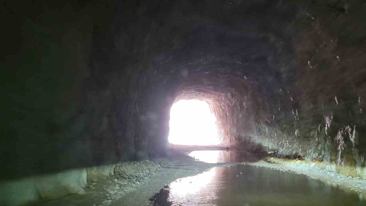 132 Yıllık Taş Yol Suyla Doldu