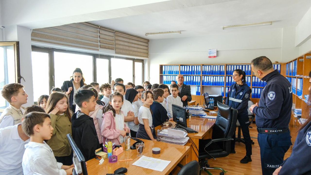 Öğrencilerden Belediyeye Ziyaret