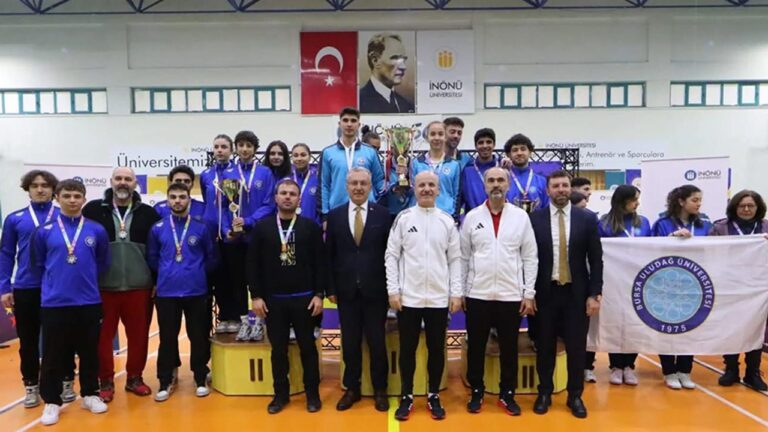 EBYÜ Badminton Takımından Tarihi Başarı: Üst Üste 9. Kez Türkiye Şampiyonu!
