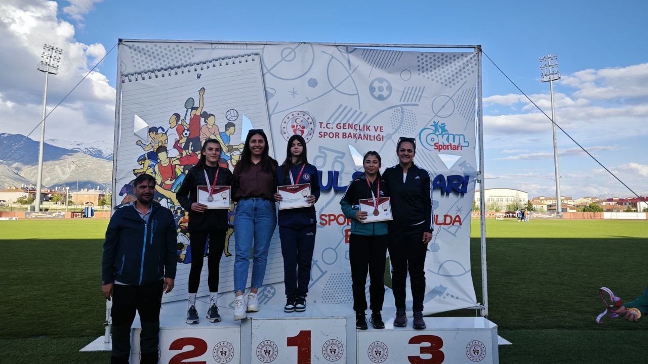 Erzincan’da Okul Sporları Atletizm Grup Müsabakaları Sona Erdi