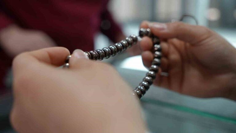 Brezilya’da Yetişen Meyveden Erzincan’da Tespih Yapılıyor