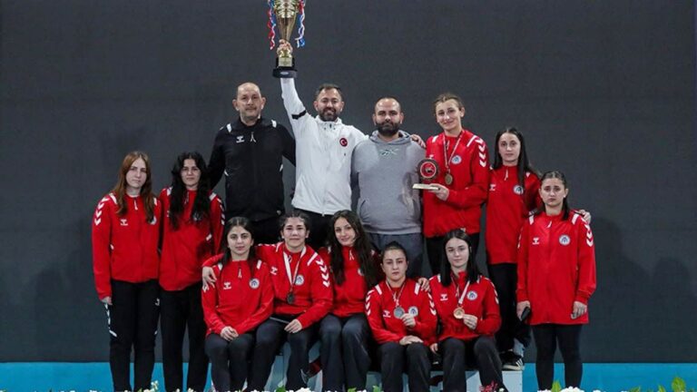 Erzincan İl Özel İdaresi Güreş Kulübü Tarih Yazıyor