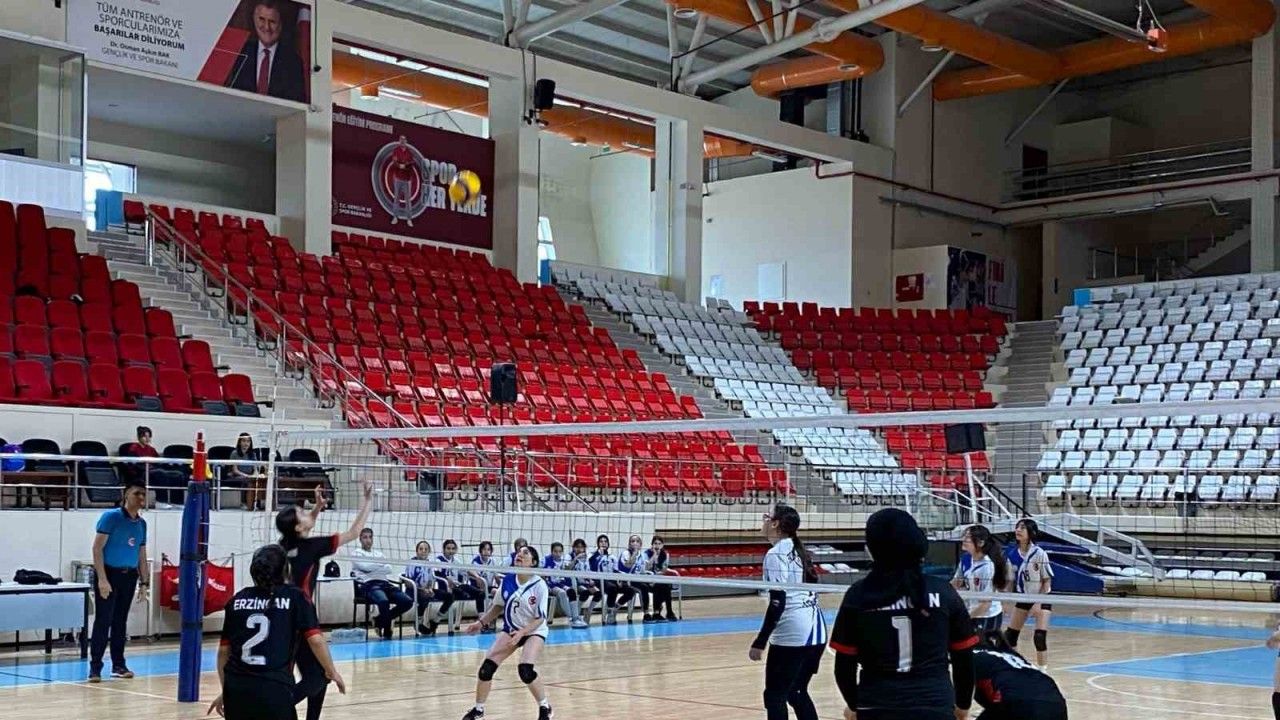 Erzincan’da 23 Nisan Voleybol İl Birinciliği heyecanı başladı