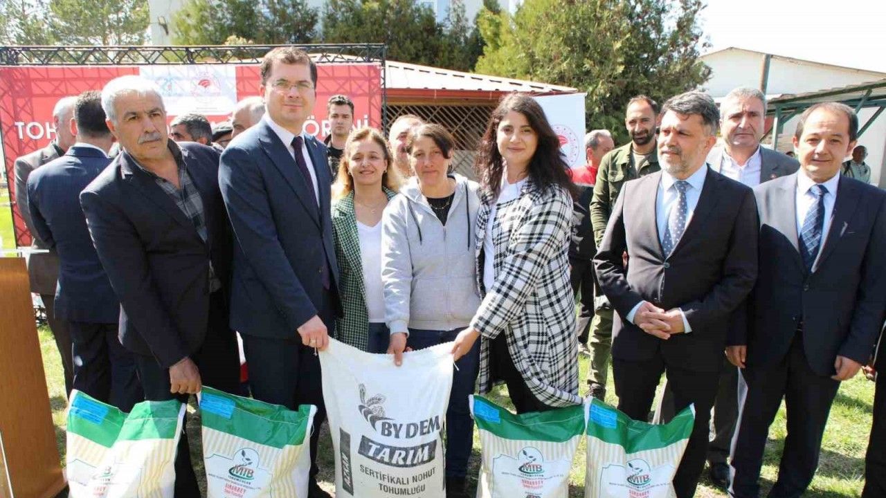 Erzincan’da tohum, fide ve fidan dağıtımı yapıldı
