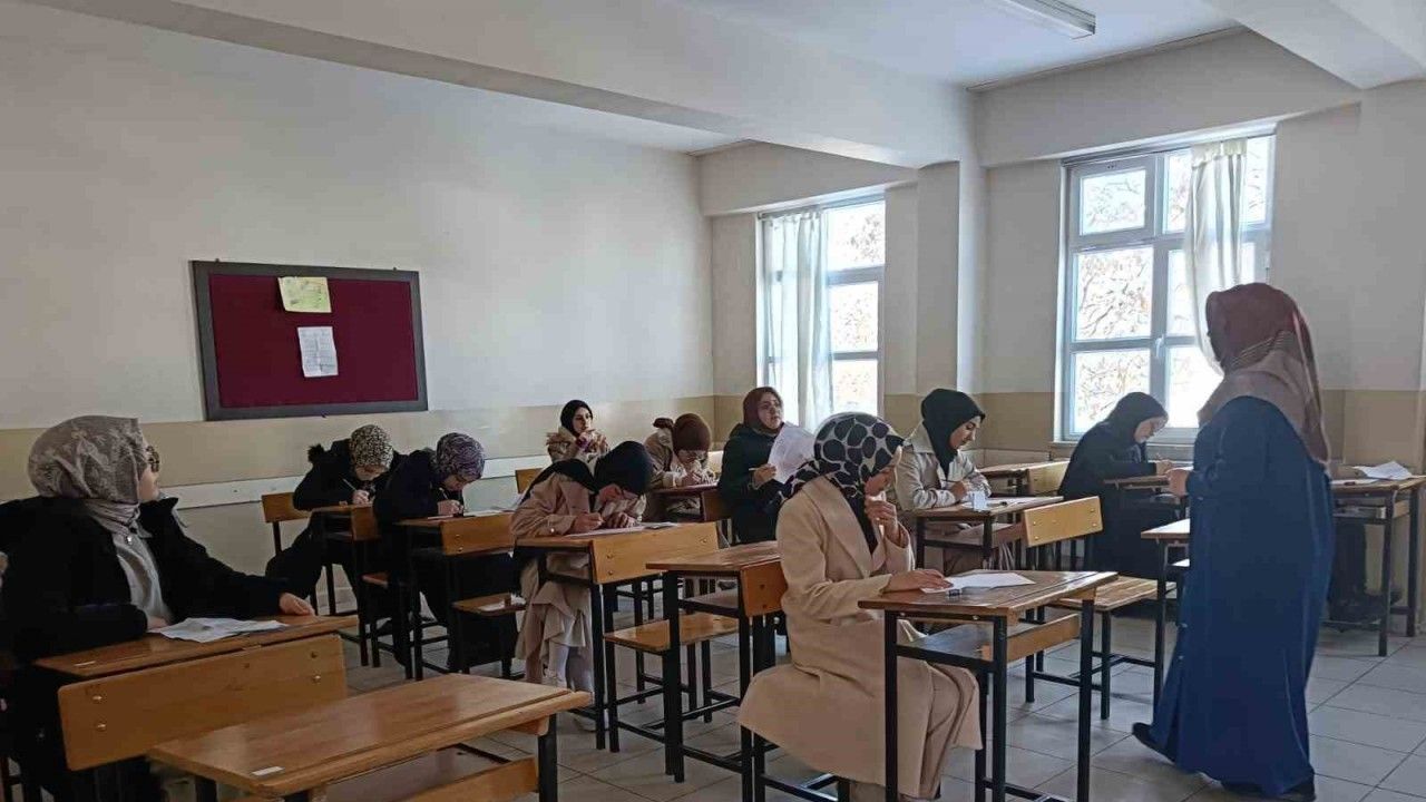 Erzincan’da Umre Ödüllü Bilgi Yarışması Düzenlendi