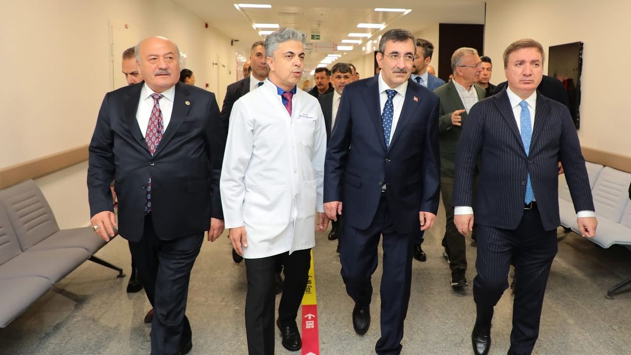 Cumhurbaşkanı Yardımcısı Yılmaz’dan Yeni Hastaneye Ziyaret