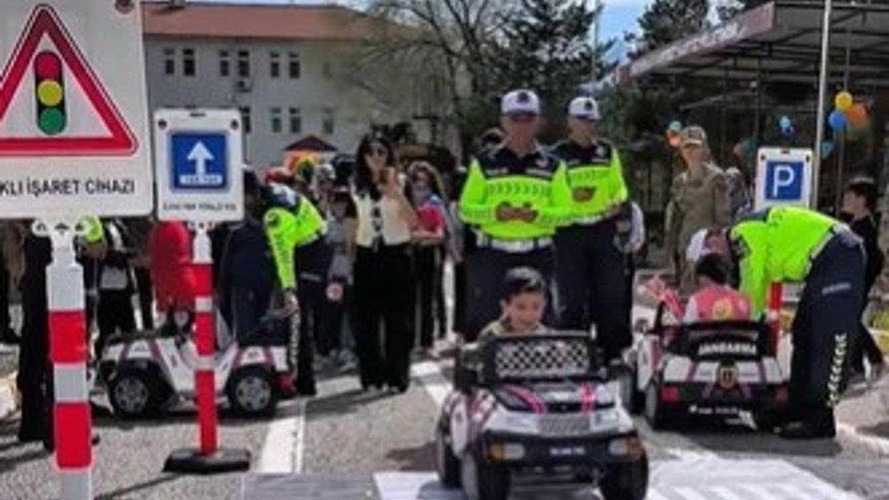 Jandarmadan Çocuklara 23 Nisan Kutlaması