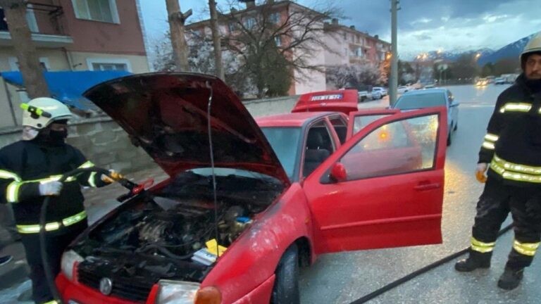 Ne Oluyor Bu Araçlara? Yine Araç Yangını