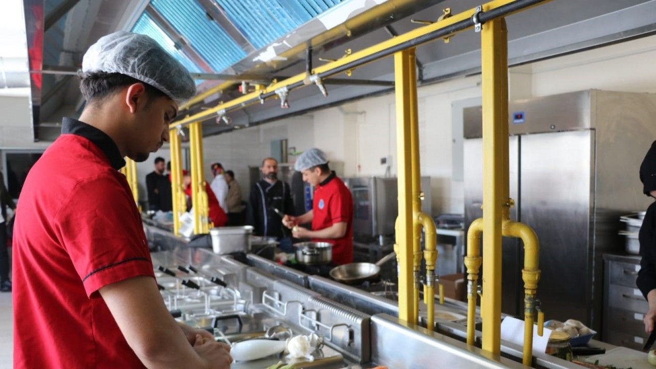 Ödüllü yemek yarışmasında coğrafi tescilli ürünleri sergilediler