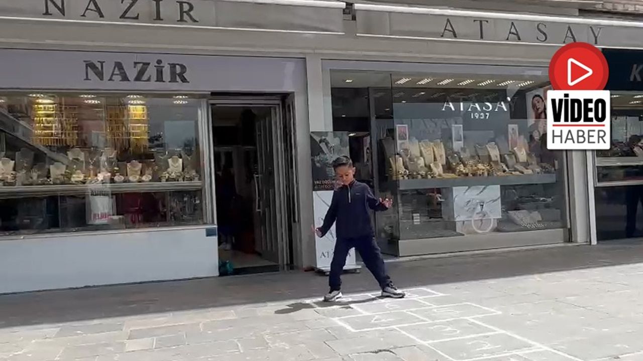 23 Nisan’a Özel Sürpriz: Çocuklar İçin Sek Sek Oyunu