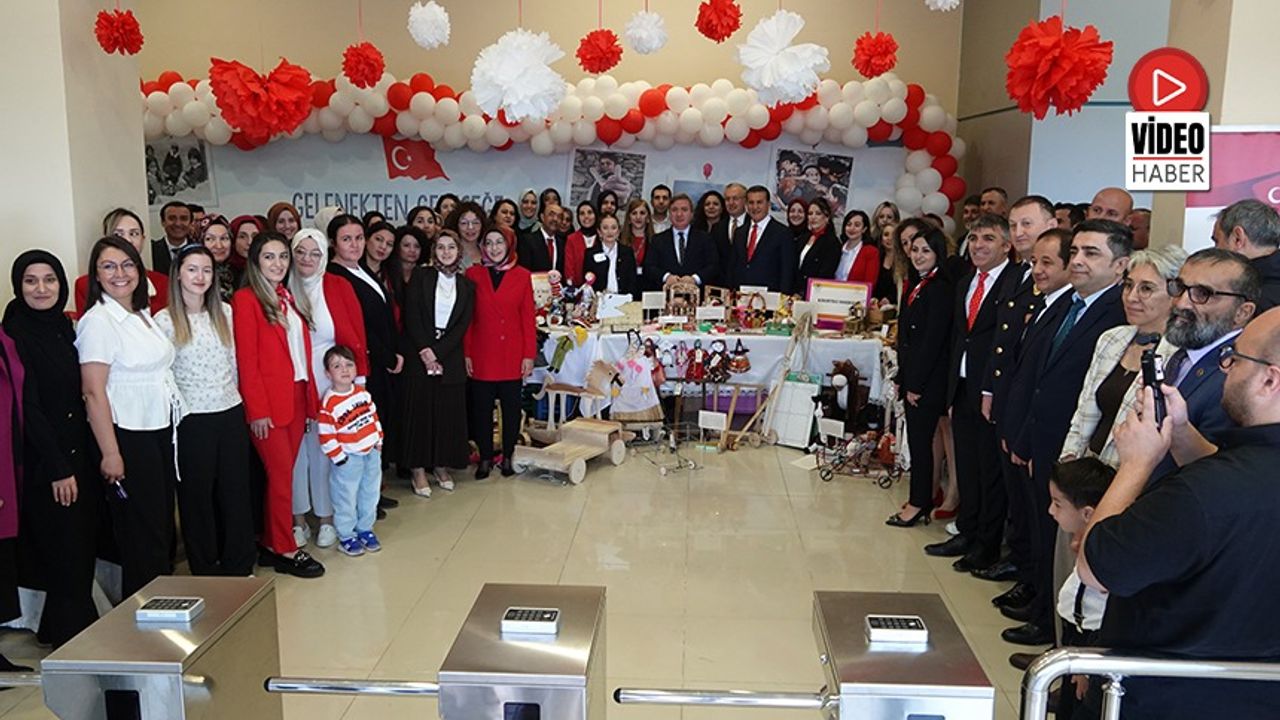 Gelenekten Geleceğe 23 Nisan Nostaljik Oyuncak Sergisi