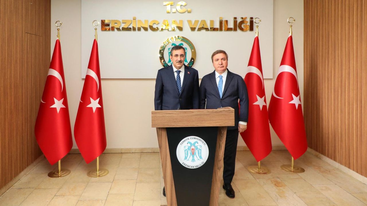 Cumhurbaşkanı Yardımcısı Yılmaz Erzincan Valiliği’ni Ziyaret Etti