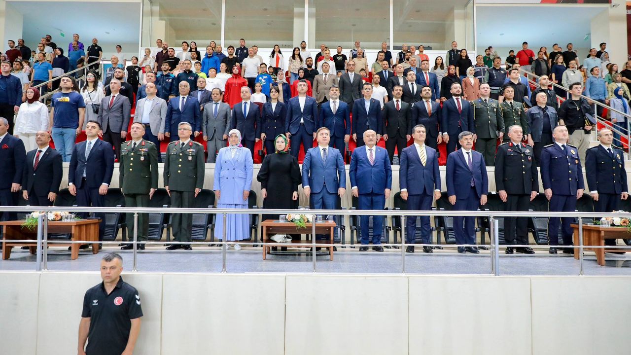 Erzincan’da 19 Mayıs Bayramı Coşkuyla Kutlandı