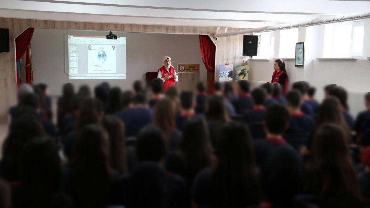 2 Bin 545 Öğrenci Teröre Karşı Bilgilendirildi