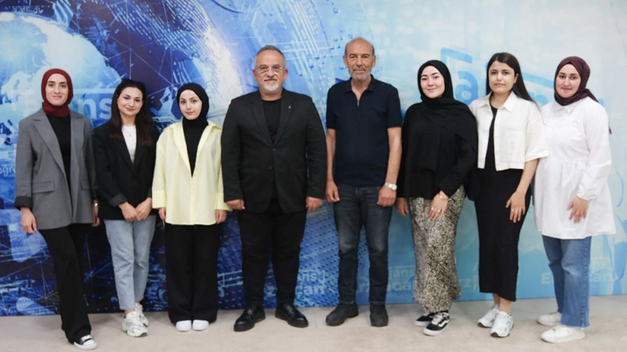 Mengücek Gazi Yurdu Öğrencileri Dünya Basın Özgürlüğü Gününü Kutladılar