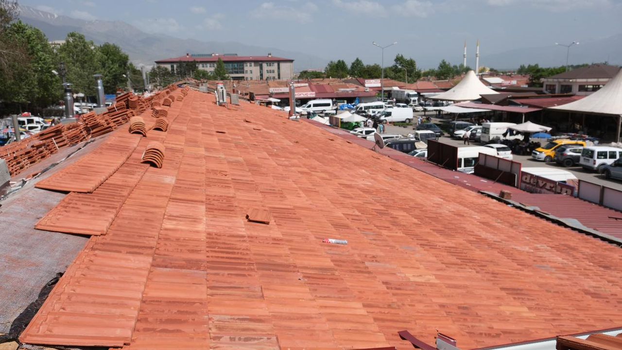 Yangın Mağduru Esnafların Yaraları Sarılıyor