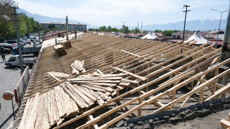 Buğday Meydanında Çalışmalar Aralıksız Sürüyor