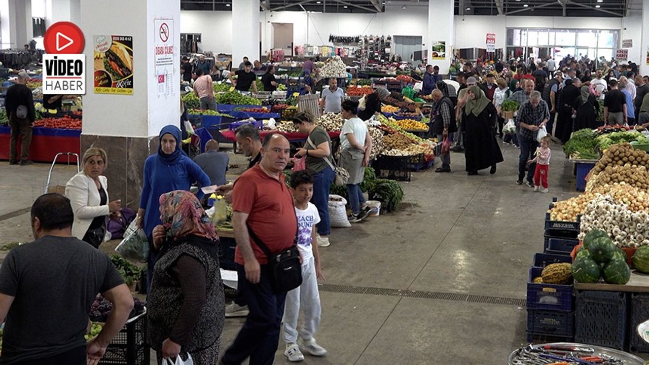 Cumartesi Pazarında Yoğunluk Yaşandı